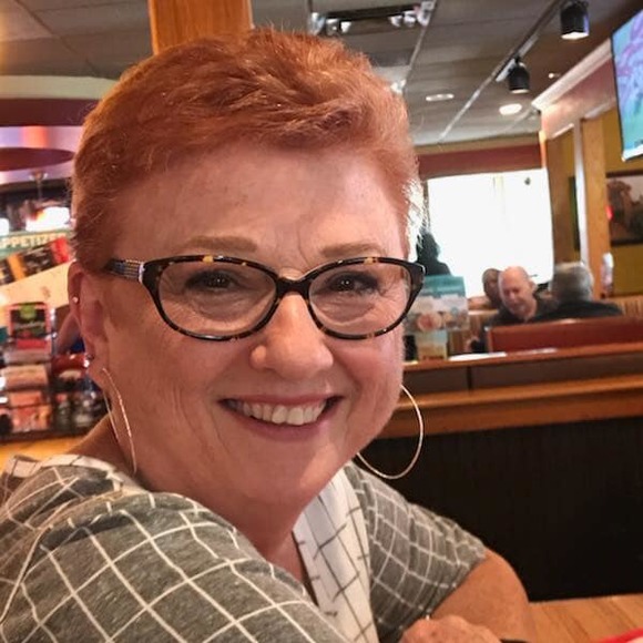 Meet your Posher, Vicki - Picture 1 of 2